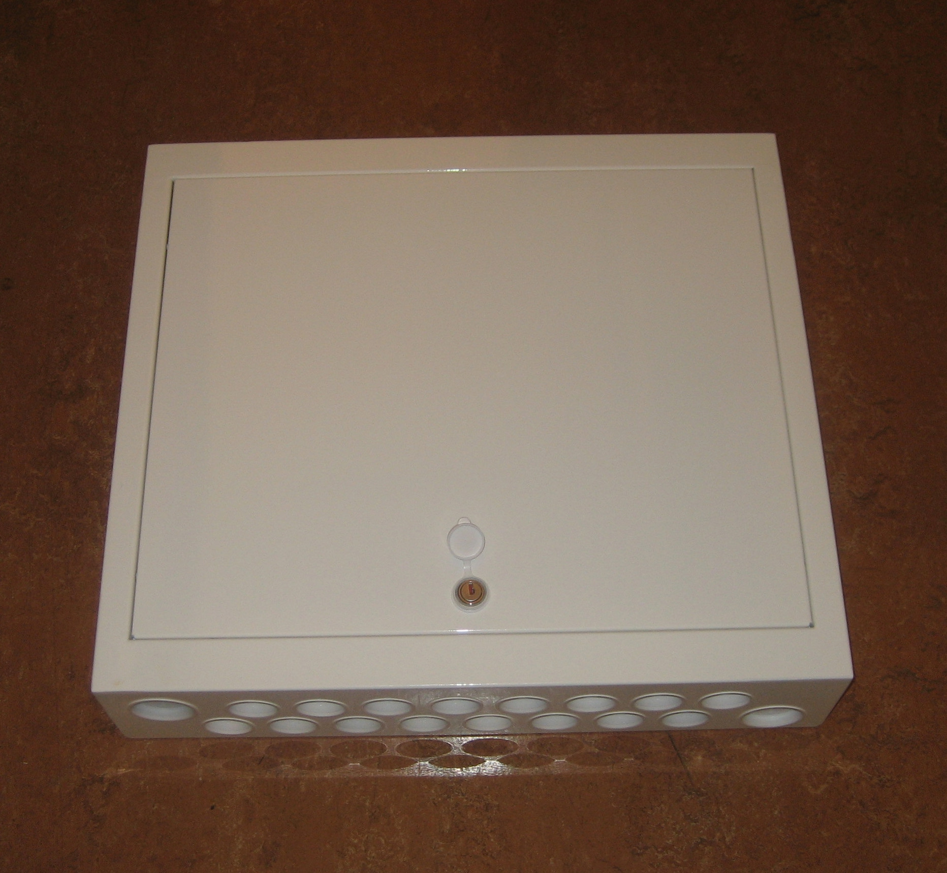 ALTECH, Tappvattensk�p, med d�rr och l�s 8+8, 550x500x118